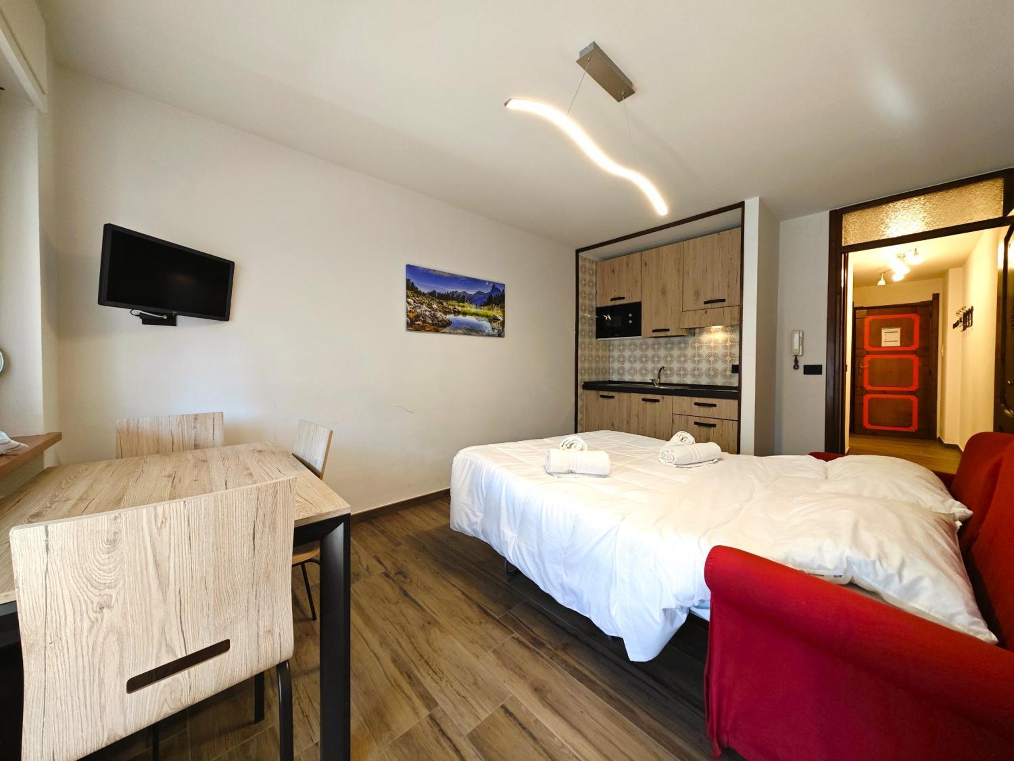 Hostdomus - City Center Apartment سيستريير المظهر الخارجي الصورة