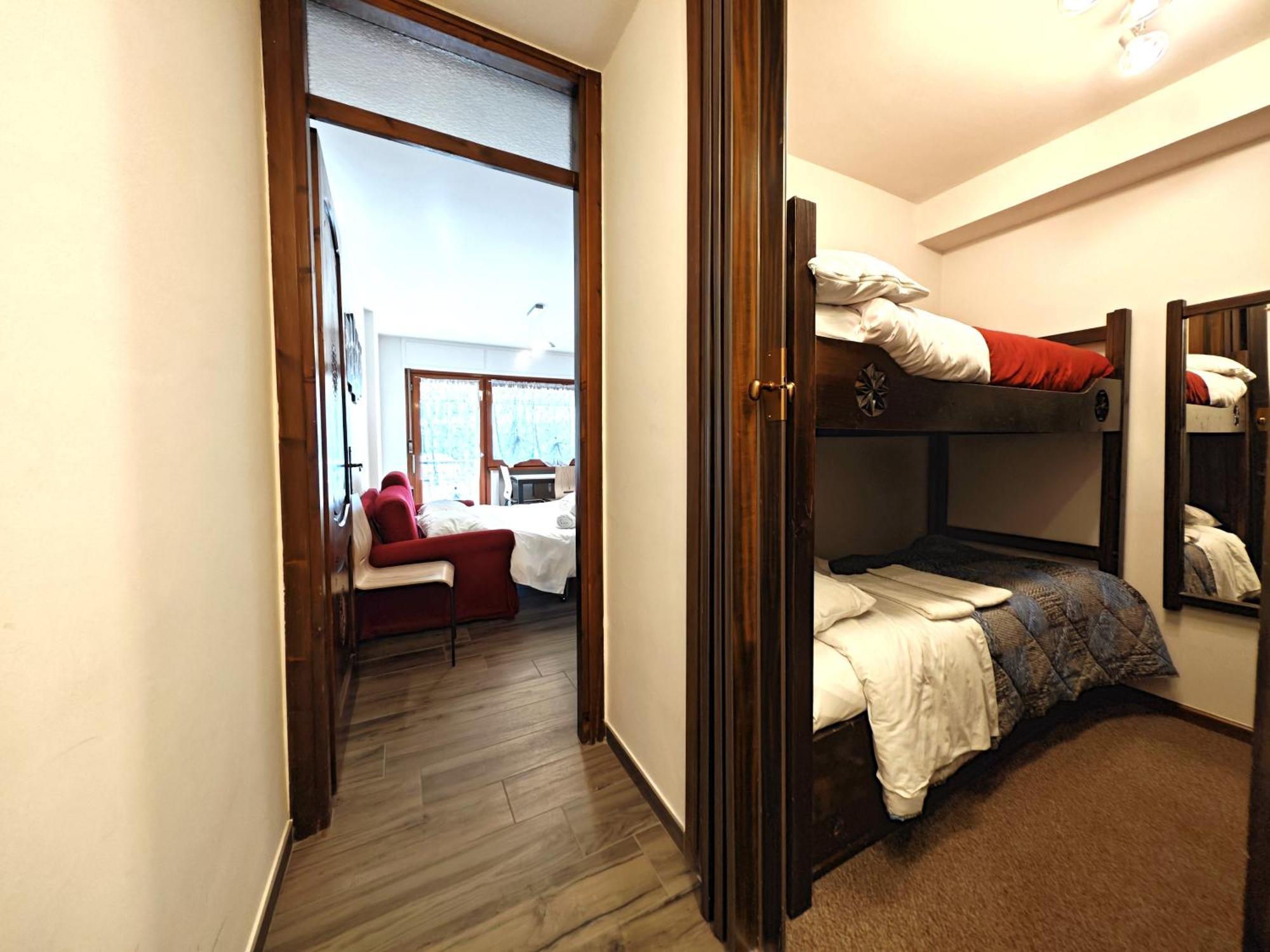 Hostdomus - City Center Apartment سيستريير المظهر الخارجي الصورة